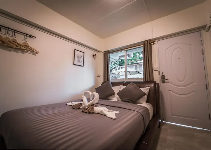 Canal View Lo-ha Guest House, Contactless Check-in Guest house Bangkok