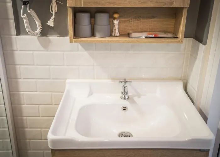 Canal View Lo-ha Guest House, Contactless Check-in 3* Bangkok