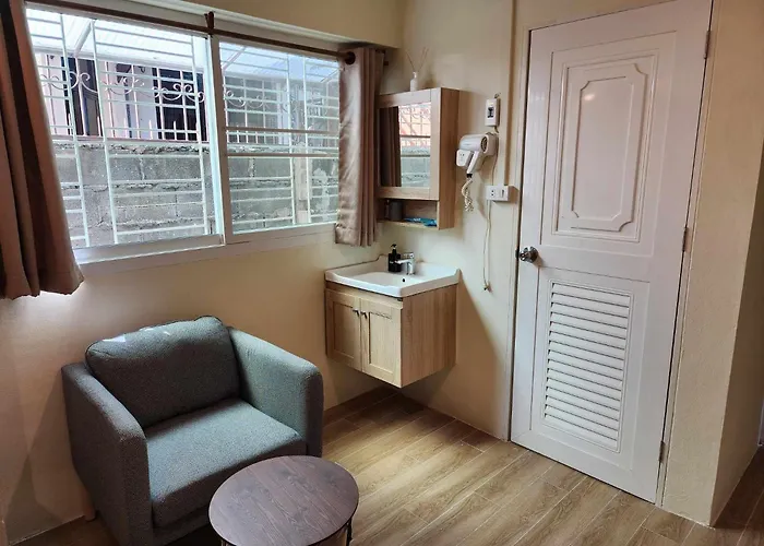 Canal View Lo-ha Guest House, Contactless Check-in Guest house Bangkok